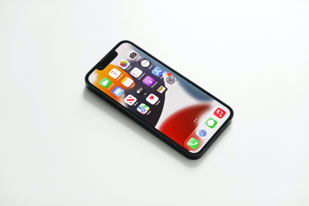 iPhone 13 mini avec iOS